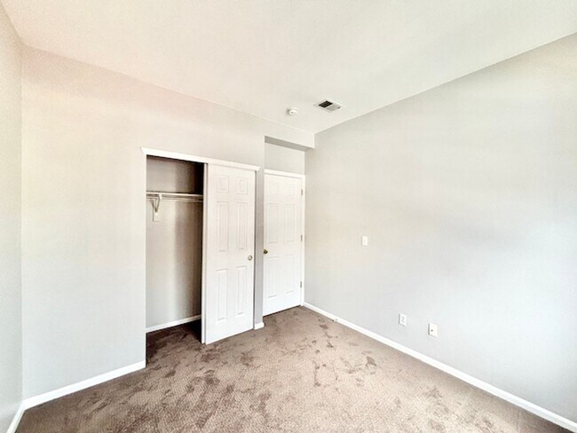 Building Photo - 6310 Oak St
