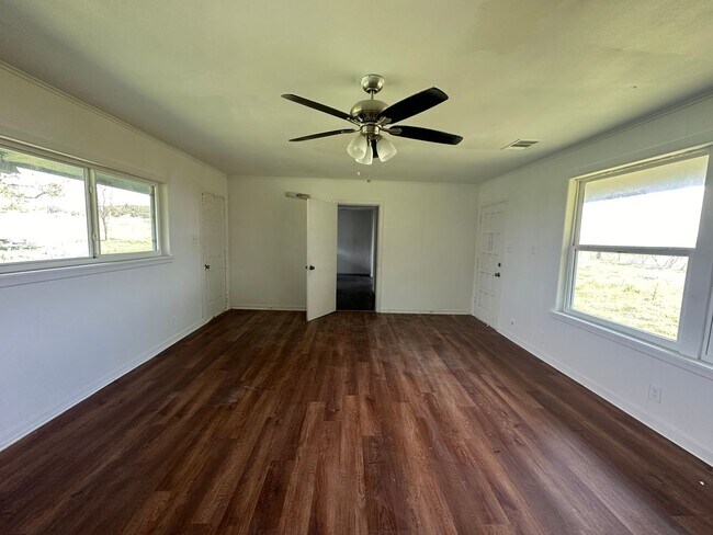 Building Photo - 850 County Road 218,