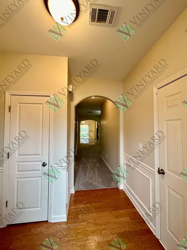 Building Photo - 6130 Elmshorn Way