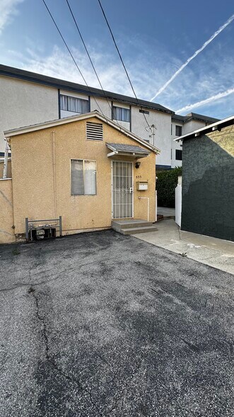 Front of house with side entrance - 533 N 6th st