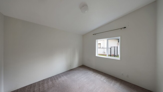 Building Photo - 3 Bed 2 Bath - Pet Friendly - NAS Whidbey