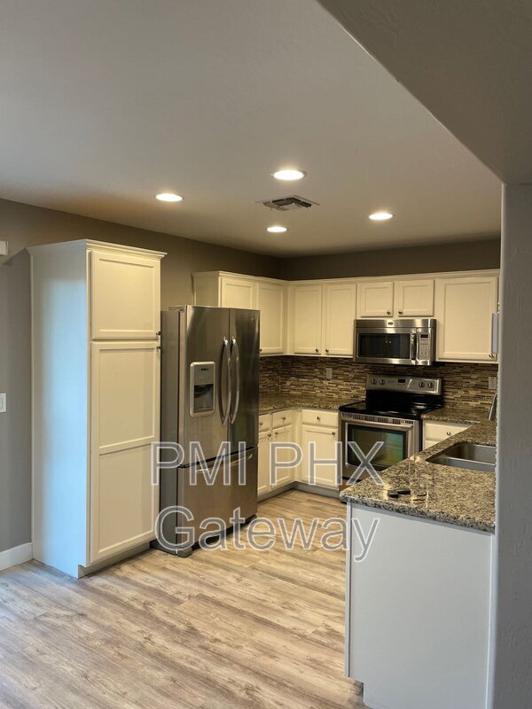Building Photo - 275 W Santa Gertrudis Trail