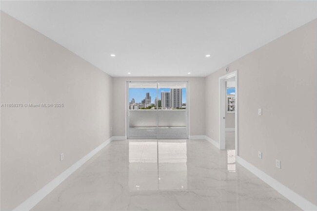 Building Photo - 1331 Lincoln Rd