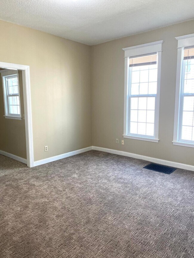 Building Photo - 305 8th Ave S