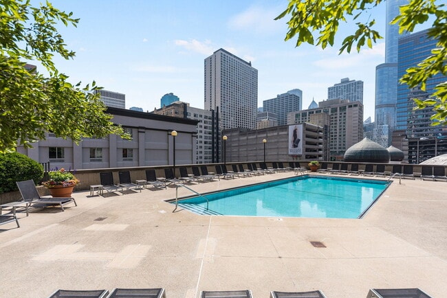 Building Photo - 10 E Ontario St