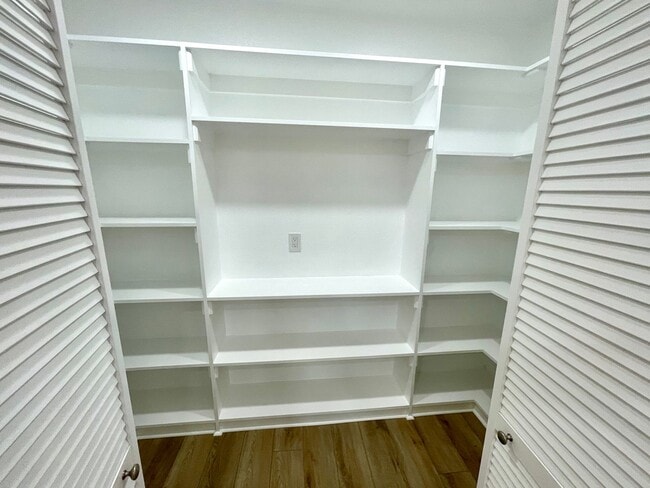 Building Photo - Gorgeous 2-Story Home with Golf Course Views and Modern Amenities!