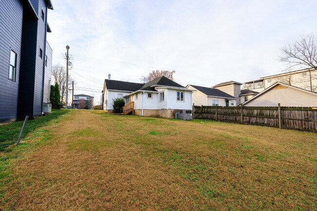 Building Photo - NOW AVAILABLE!!!  Charming, Renovated 2 Bed, 1 Bath East Nashville Home, Minutes to Five Points &...