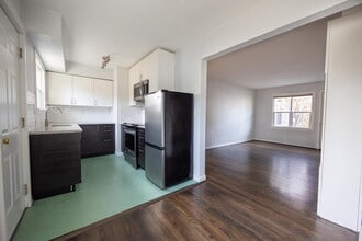 Building Photo - 4550 NE 14th Pl