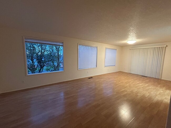 Building Photo - 5888 Shannon Ave