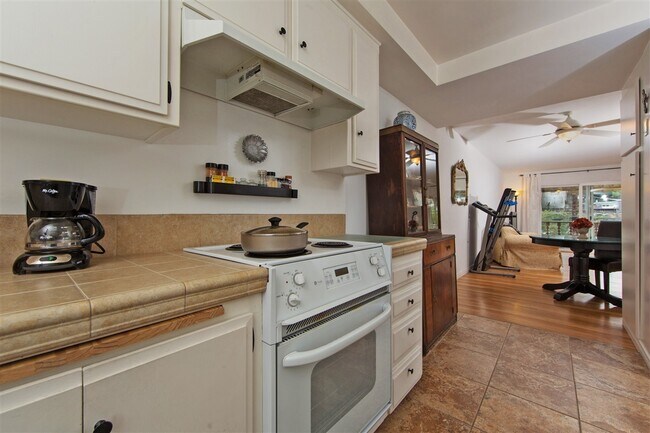 Building Photo - Bright 2BR/1.5BA Condo in Prime La Mesa Vi...