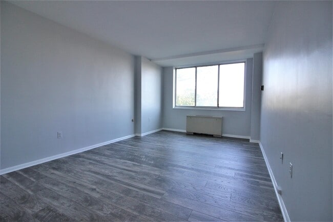 Building Photo - 10401 Grosvenor Pl