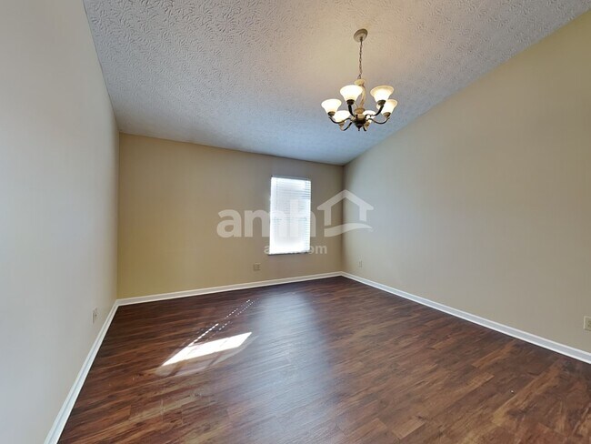 Building Photo - 2419 Hoose Dr