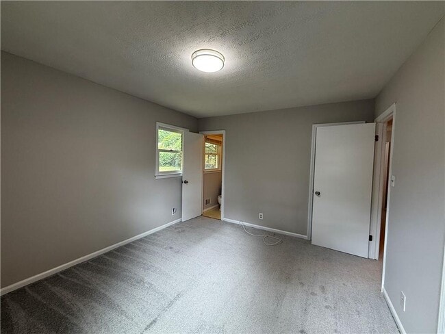 Building Photo - 3155 Oak Dr