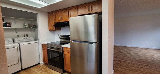 Building Photo - 32-4787