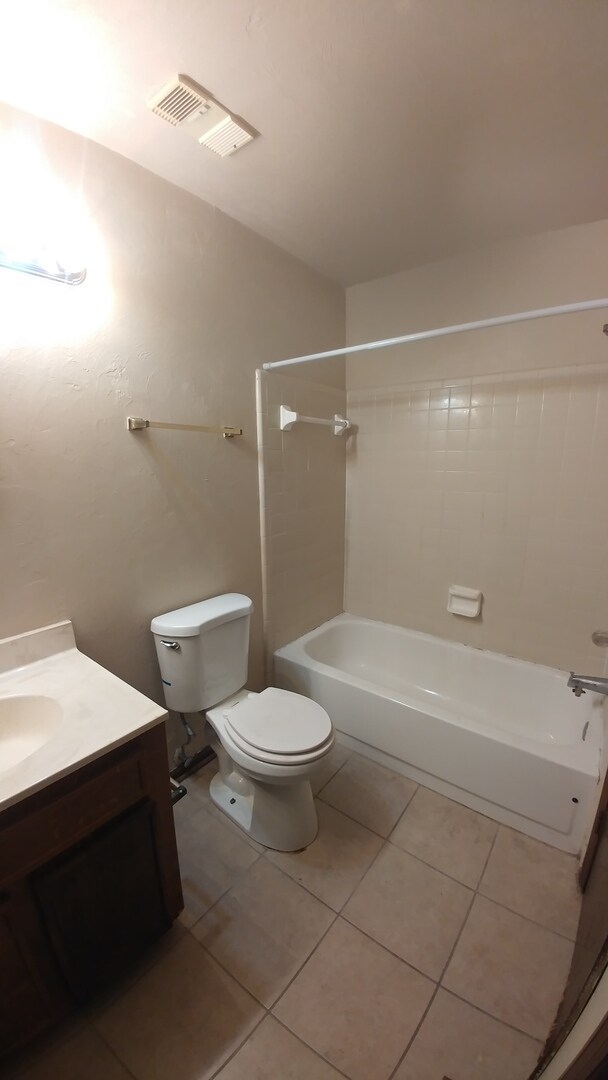 Building Photo - 2 BR / 2 BA Townhome in Continental Oaks II