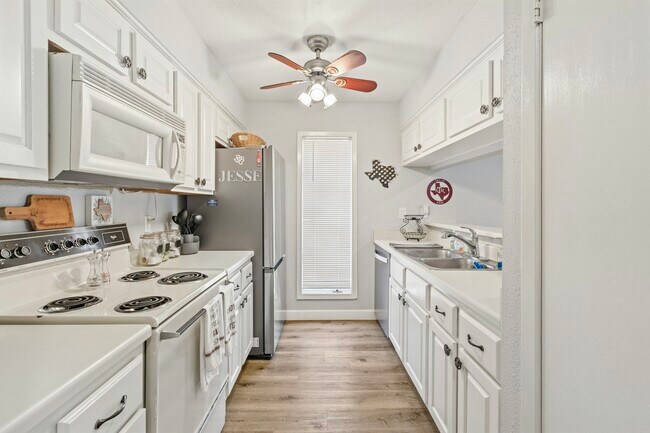 Building Photo - 1501 Stallings Dr