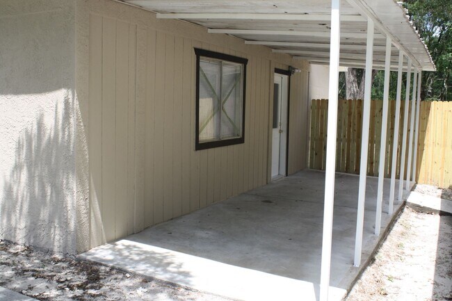 Building Photo - Very nice 4 bedroom 2 bath in beautiful se...
