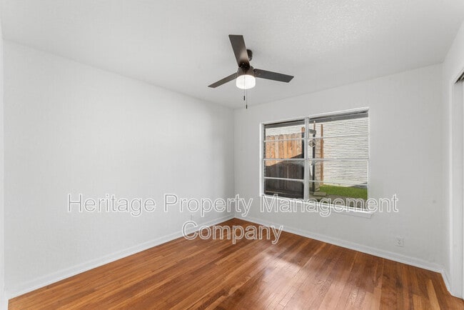 Building Photo - 4407 Bikini Dr