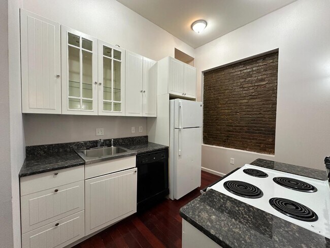 Building Photo - 2215 Eutaw Pl