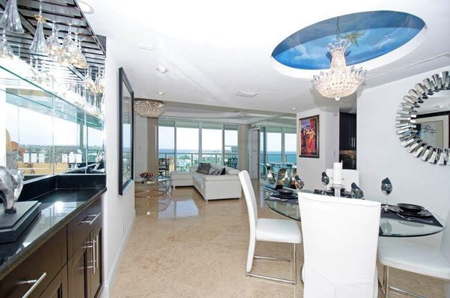 Building Photo - 333 NE 21st Ave