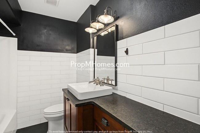 Building Photo - 503 NE Birchwood Terrace
