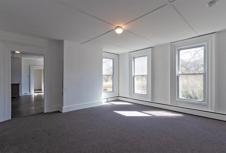 Building Photo - 5625-5639 NY-82