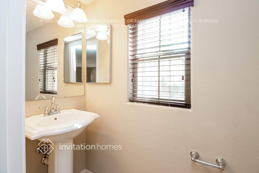 Building Photo - 3926 S Napa Ln