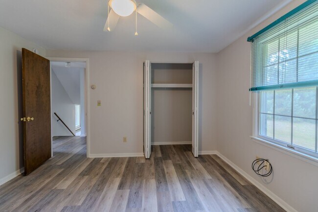 Building Photo - Price Improvement! Sweet Serene Silver Lake