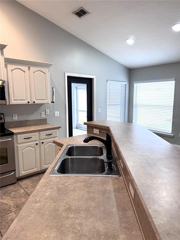 Building Photo - 2616 Hickory View Loop