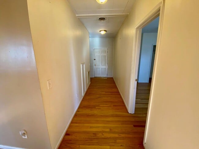 Building Photo - 6260 Renan Rd