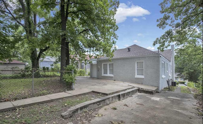 Building Photo - 854 5th St W