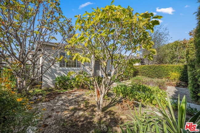 Building Photo - 2939 Oakhurst Ave