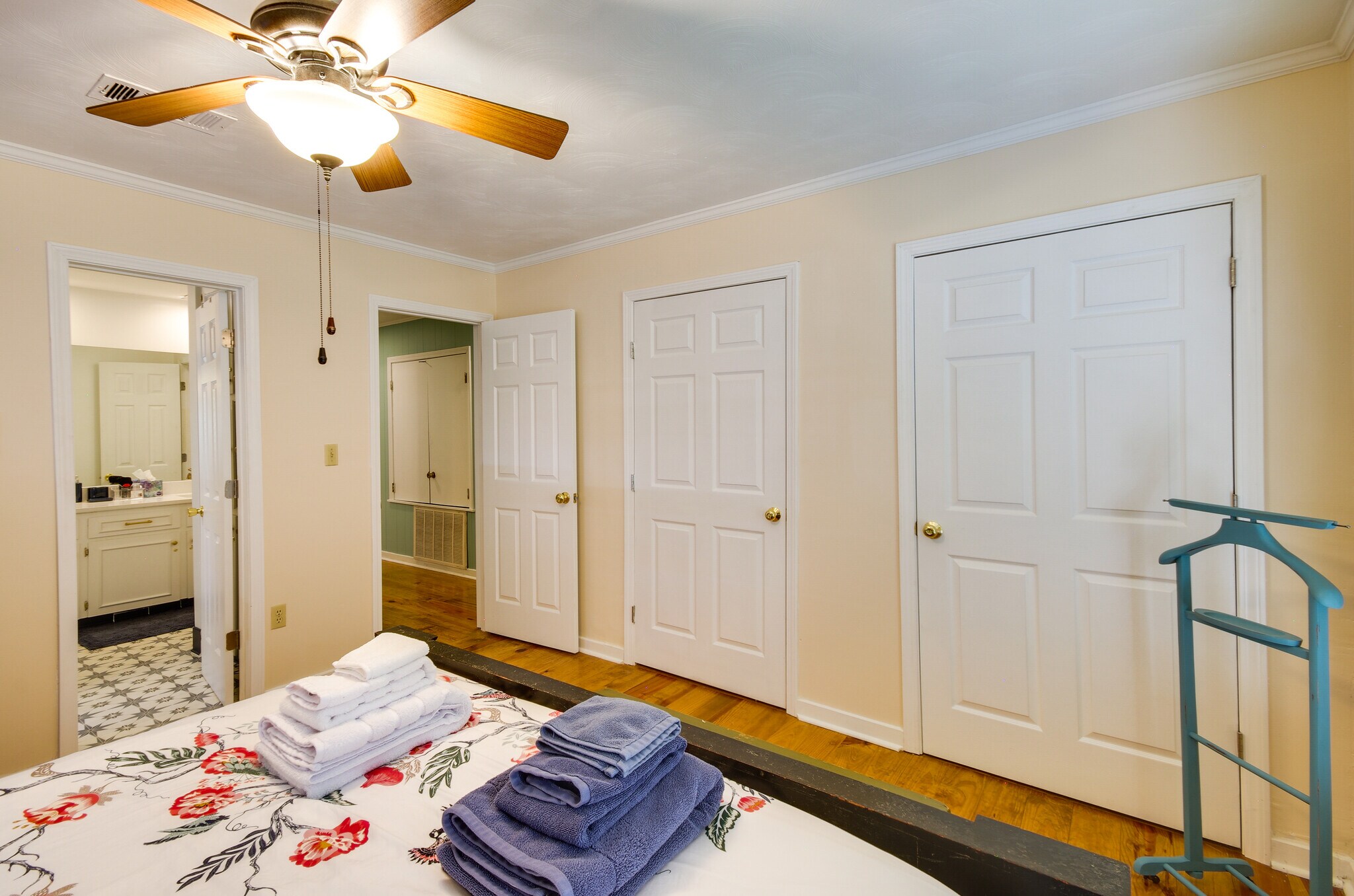 Building Photo - 5846 Clubview Dr