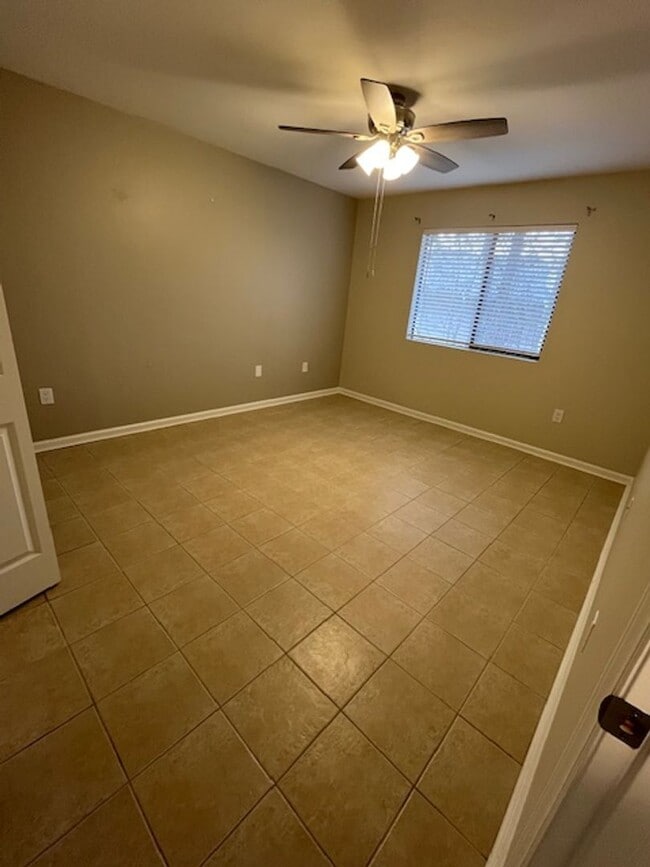 Building Photo - 2 Bedroom 1 Bath Upstairs Condo with MANY upgrades in Hunters Chase