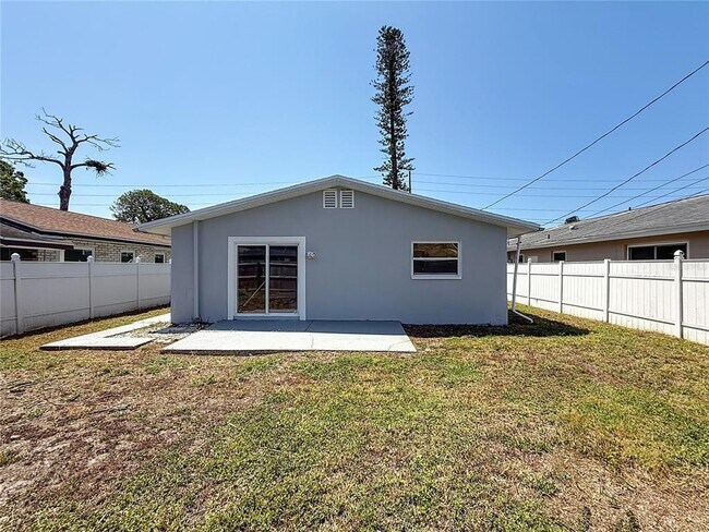 Building Photo - 1755 Shore Acres Blvd NE