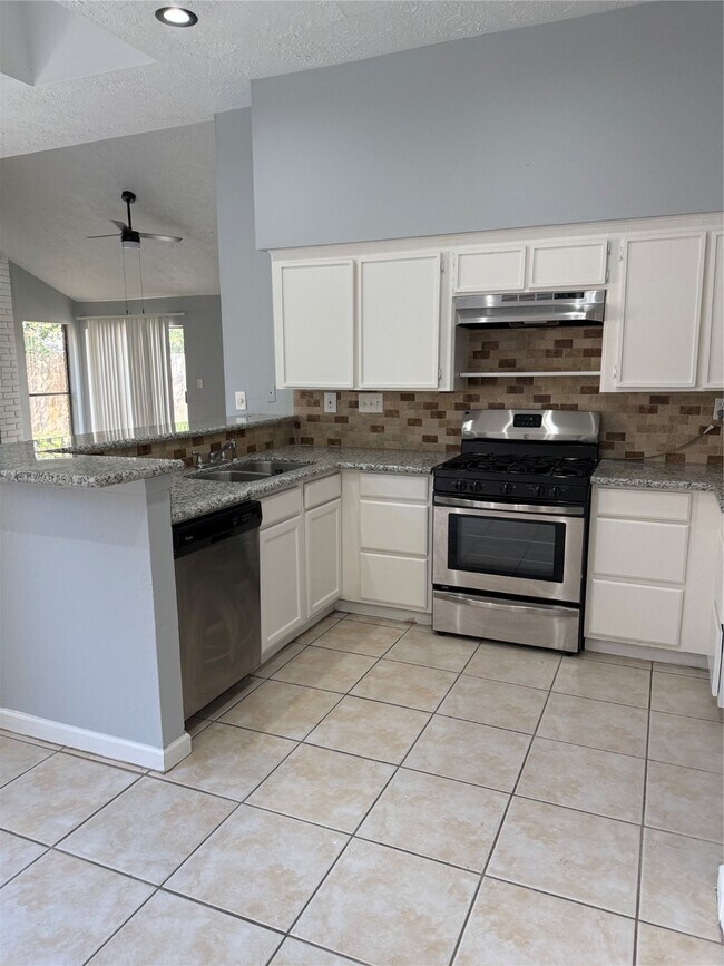 Building Photo - 10727 Staghill Dr