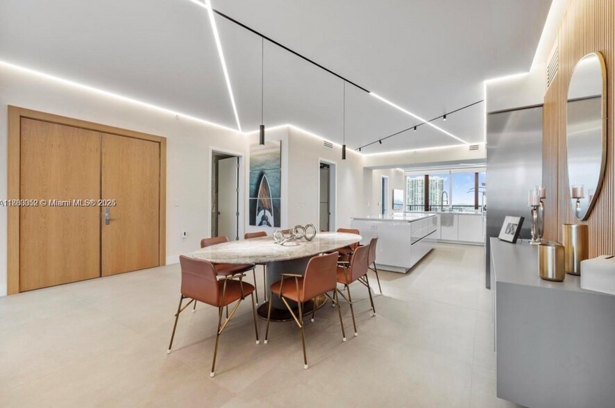 Building Photo - 5000 Island Estates Dr