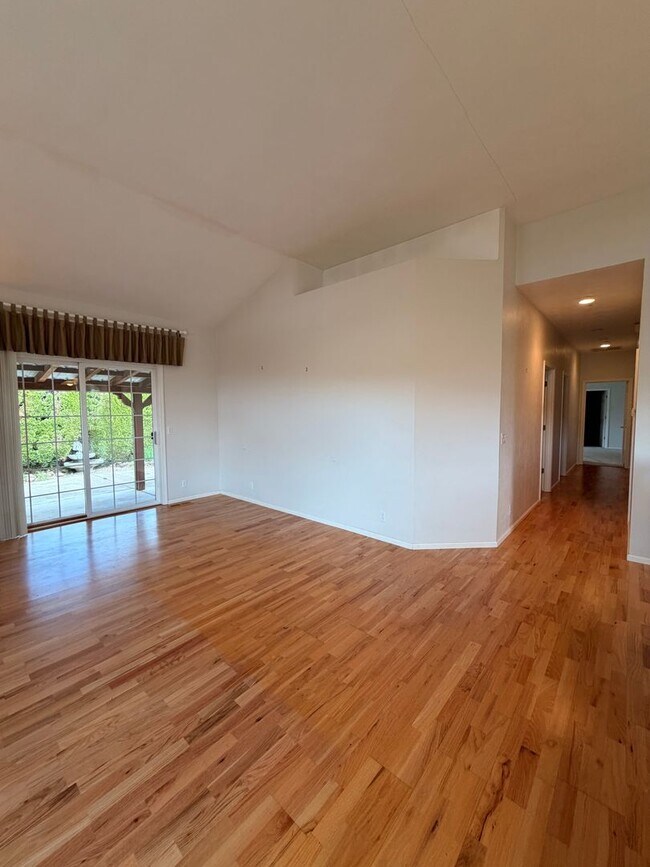 Building Photo - 3- Bedroom home in Hayden Bridge