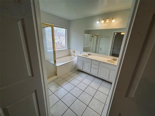 Building Photo - 8616 Devine Ln