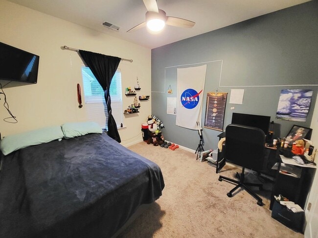 Building Photo - 366 Crandon Rd