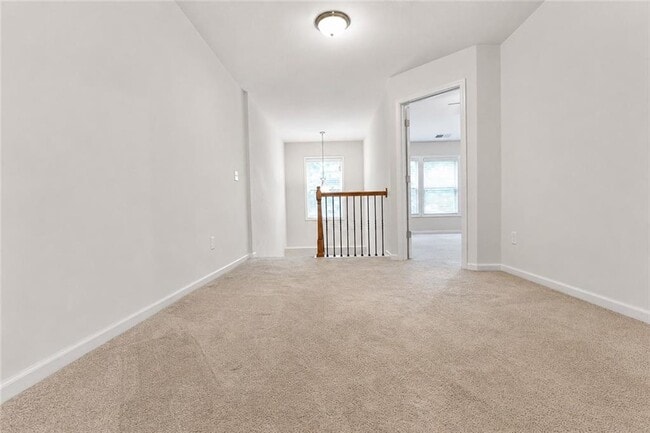 Building Photo - 2132 Greencrest Cir