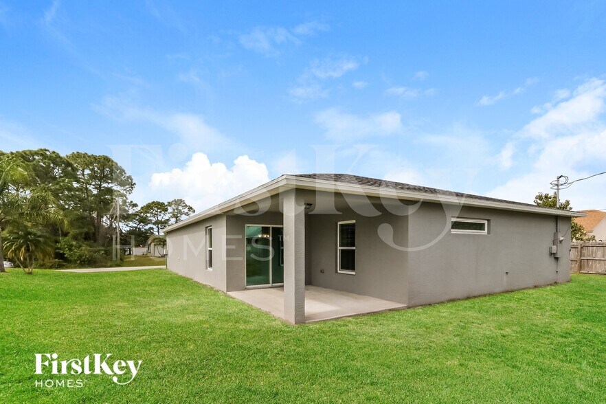 Building Photo - 2937 SW Moody Terrace