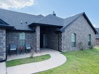 Building Photo - 465 Maple Dr
