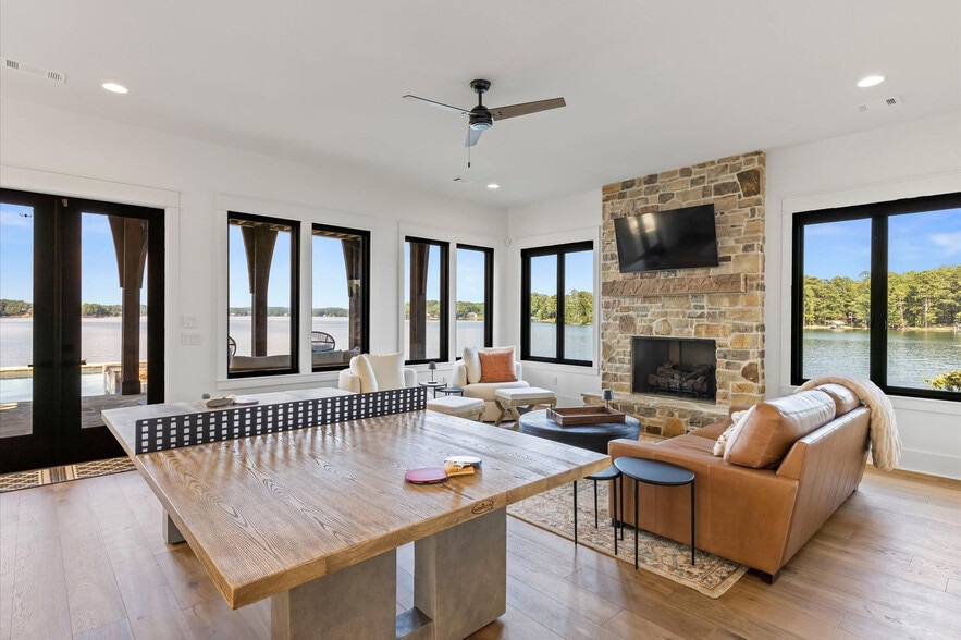 Building Photo - 388 Gatewood Dr