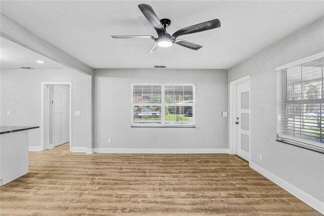 Building Photo - 223 Pinehurst Dr