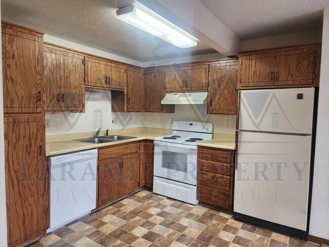 Building Photo - Charming 1 Bed, 1 Bath Apartment in Larami...