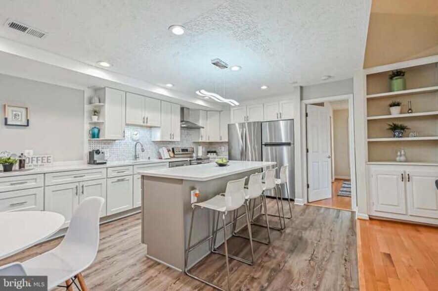 Building Photo - 12001 Ridge Knoll Dr