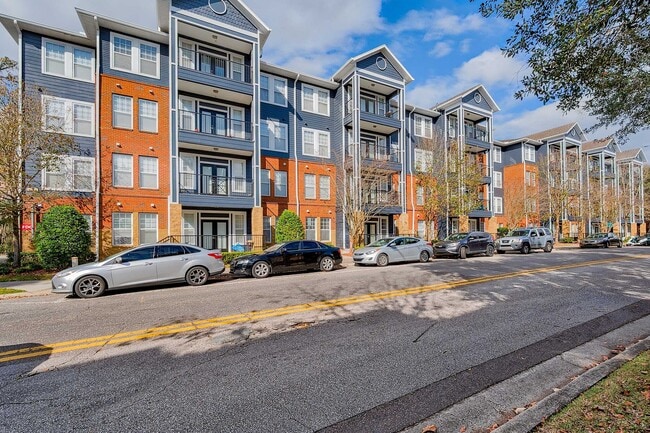 Lyons Corner - 02 - Lyons Corner