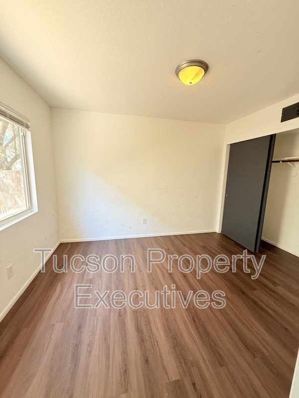 Building Photo - 9472 N Albatross Dr