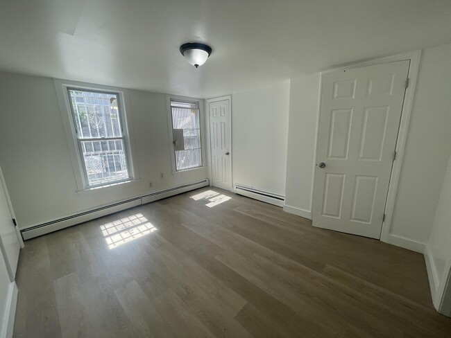 Building Photo - 1206 12th St